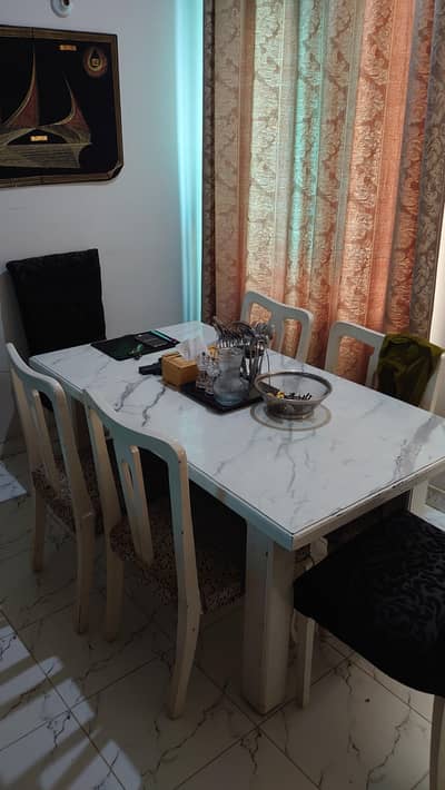 6 seaters Dining Table