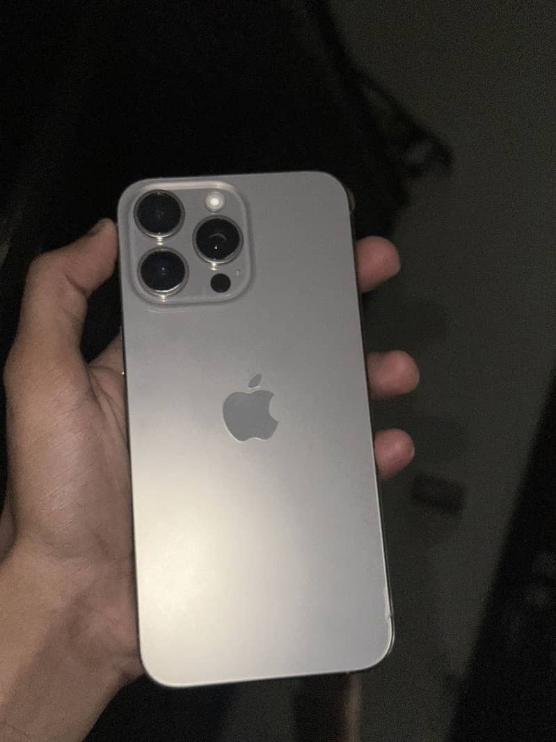 Apple iPhone 15 Pro Max 2