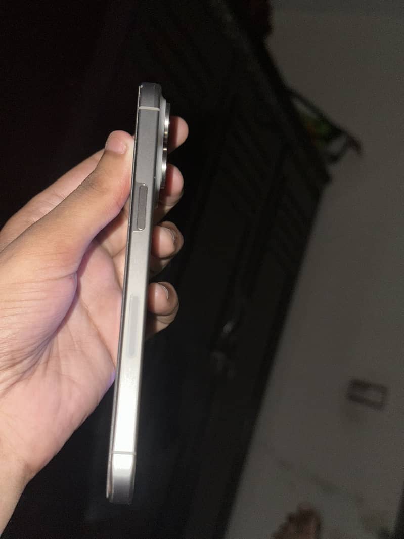 Apple iPhone 15 Pro Max 4