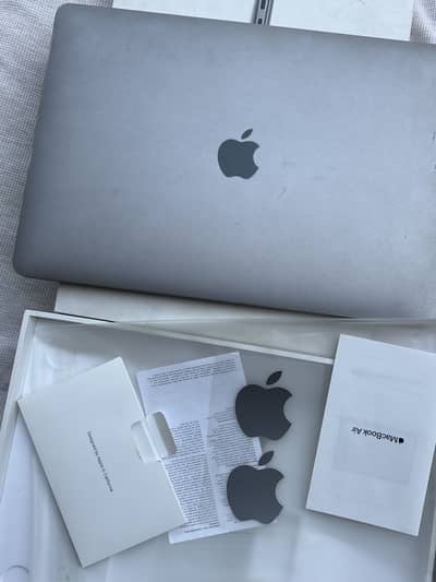 Macbook M1 Air 2020 - 256gb  (13 inches)