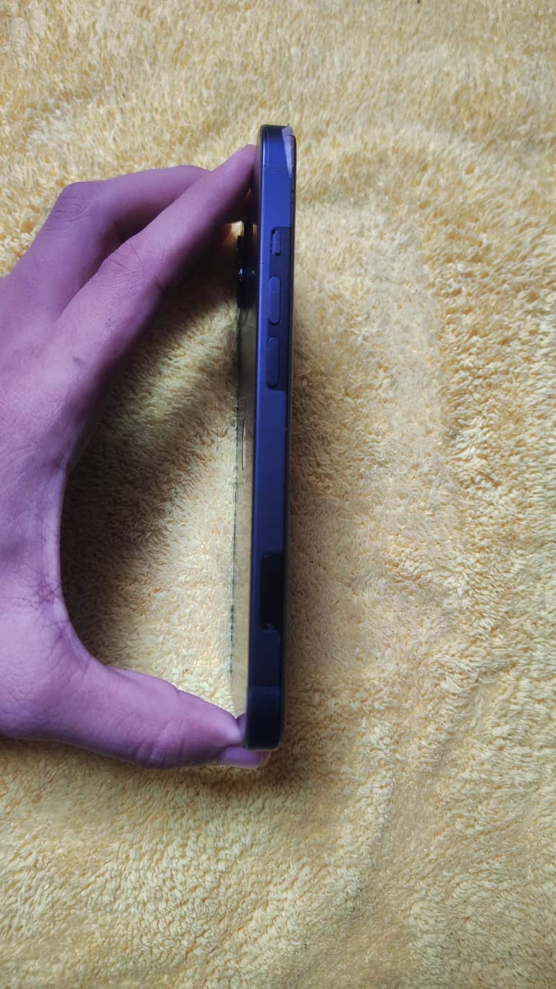 Apple iPhone 13 2
