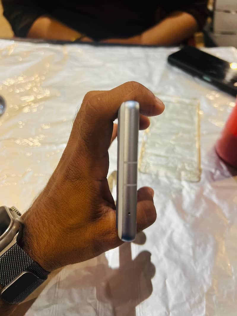 Google Pixel 7a 3