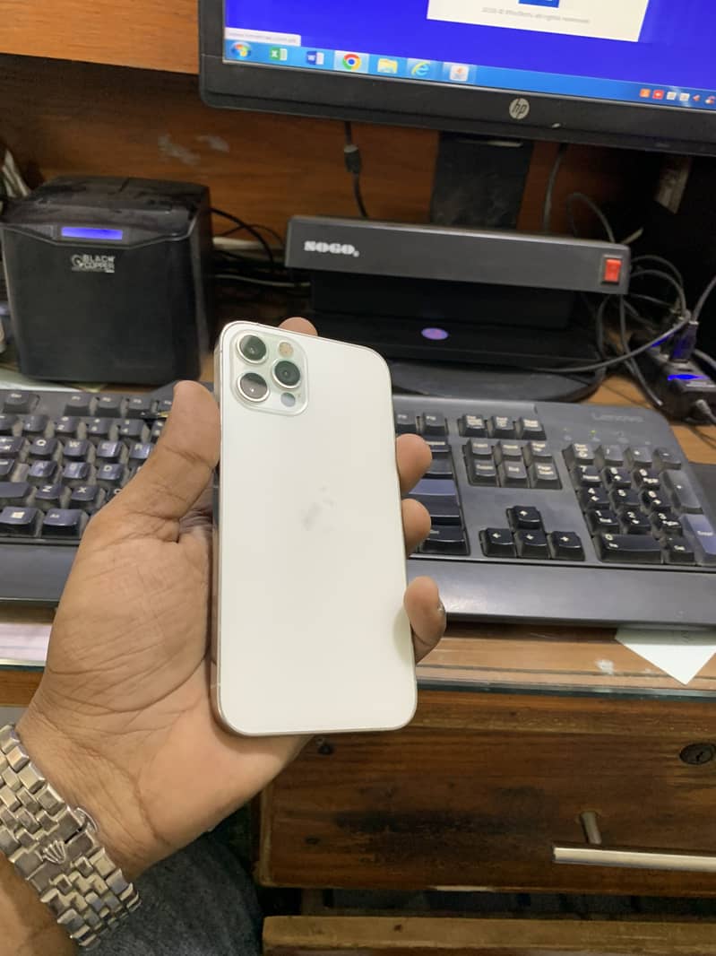 Apple iPhone 12 Pro 3