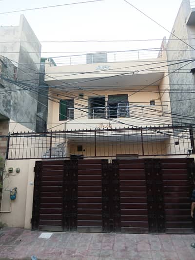 5 marla lower aur upper protion for rent seprare gate ka sath