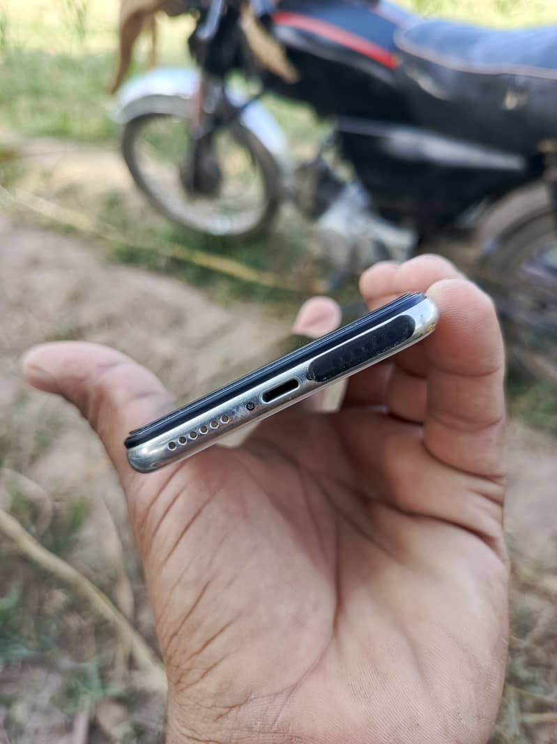 Apple iPhone X 4