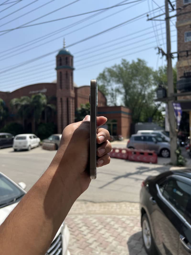 Apple iPhone 15 Pro 3