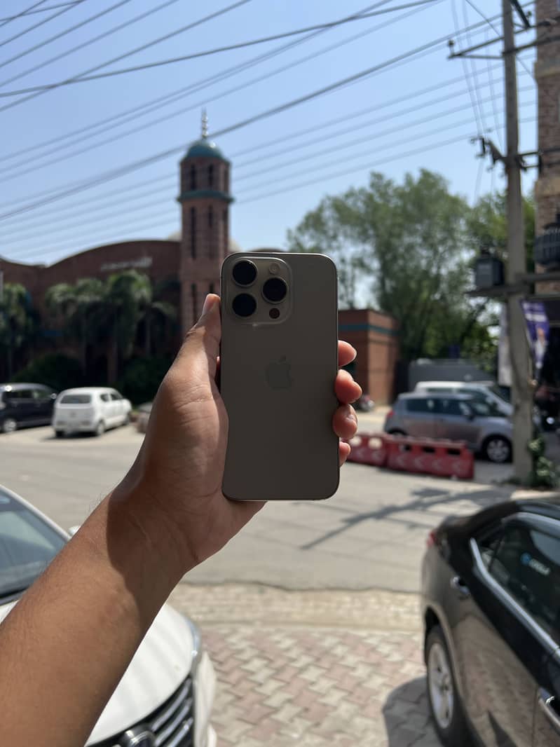 Apple iPhone 15 Pro 4