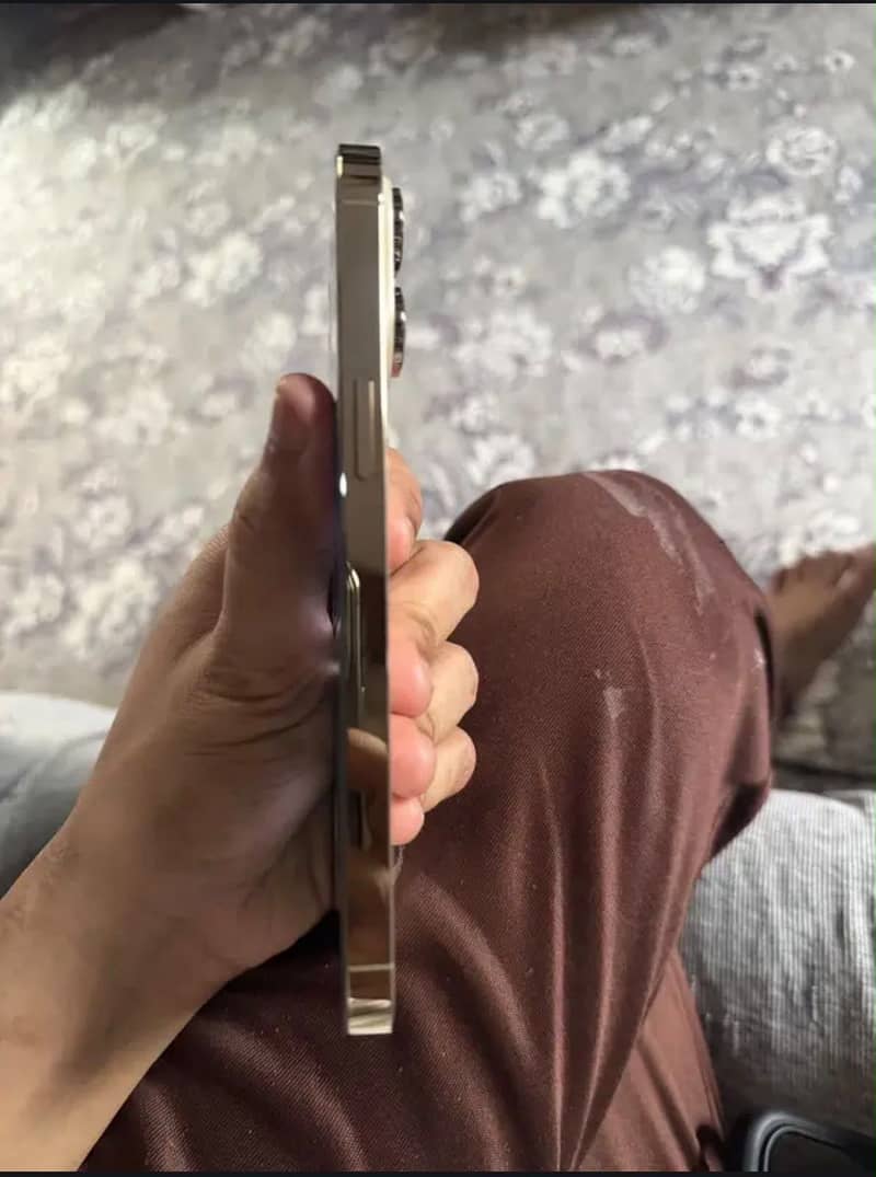 Apple iPhone 14 Pro Max 5