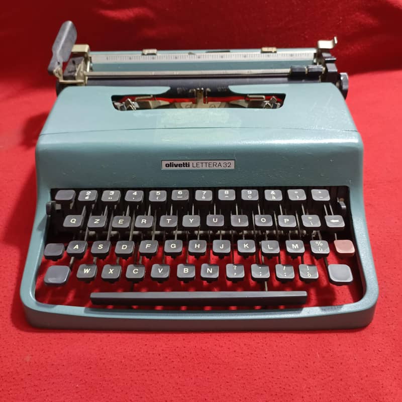 Typewriter. Olivetti 0