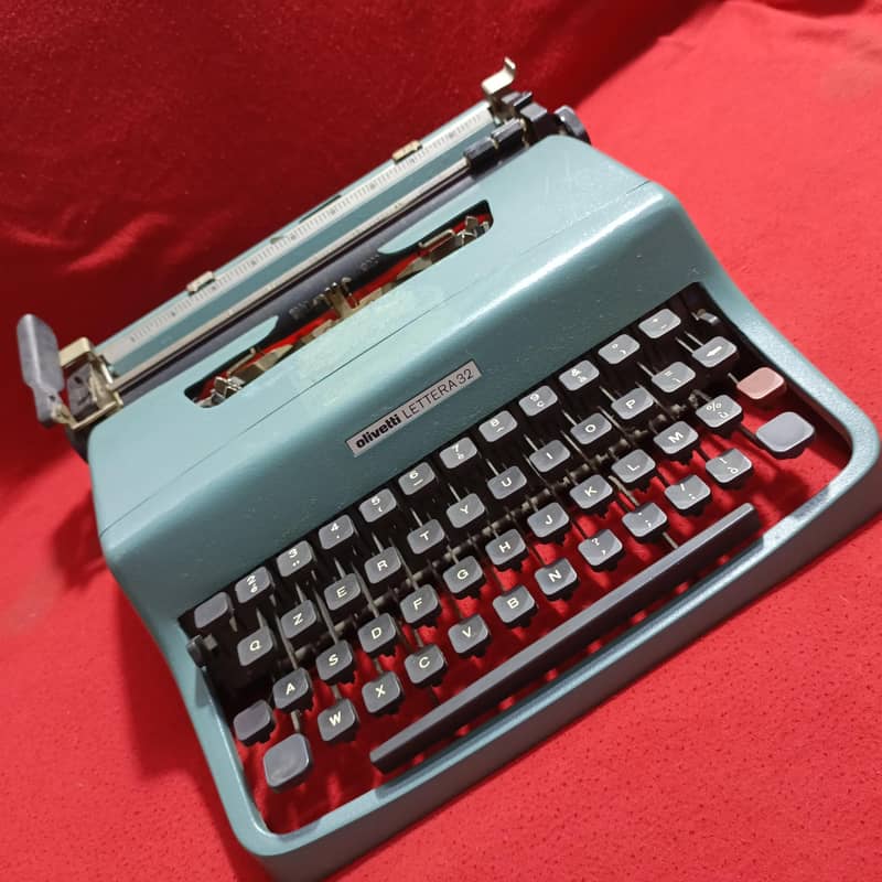 Typewriter. Olivetti 1