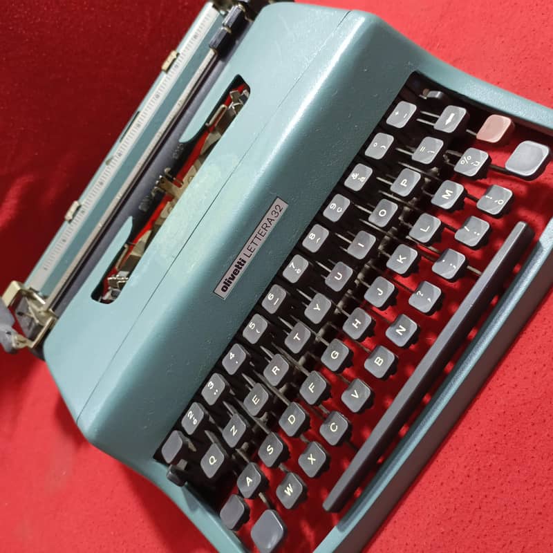 Typewriter. Olivetti 2