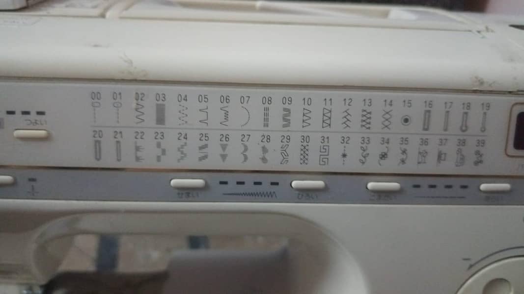 Singer 7900 computerize sweing machine 2