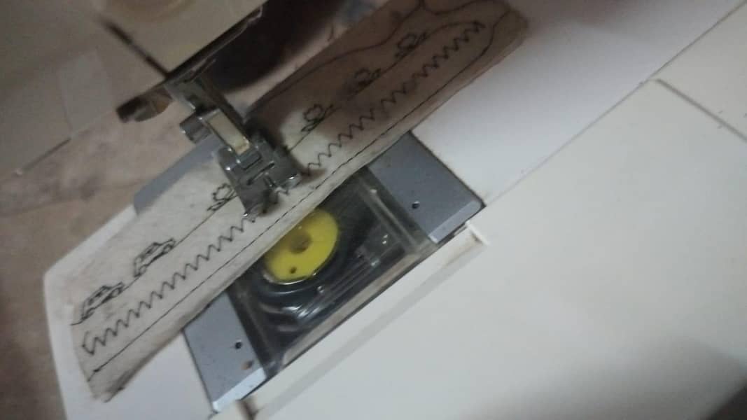 Singer 7900 computerize sweing machine 3