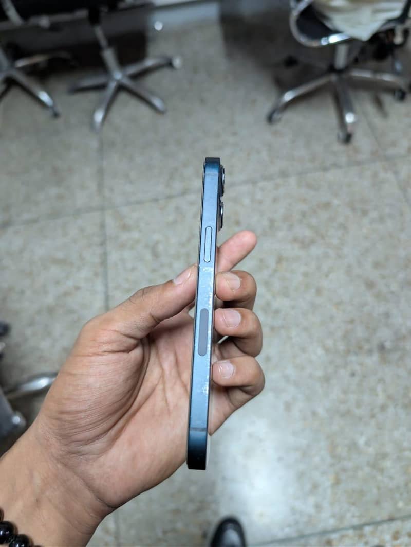 Apple iPhone 13 1