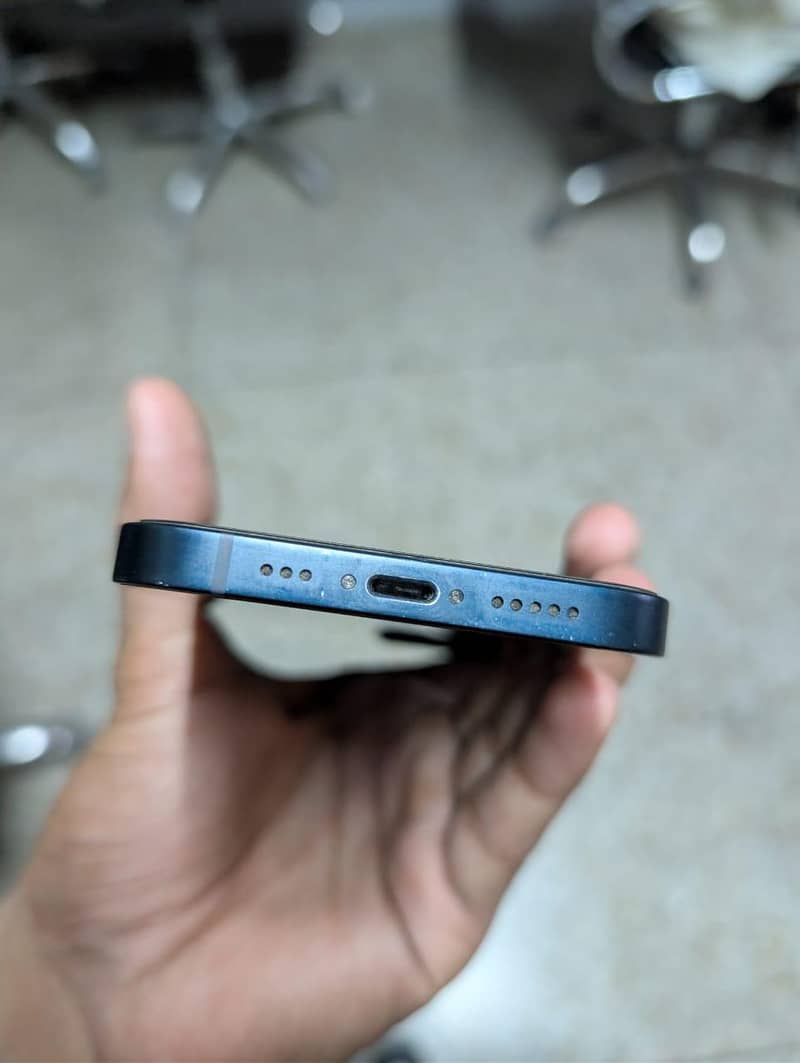 Apple iPhone 13 2