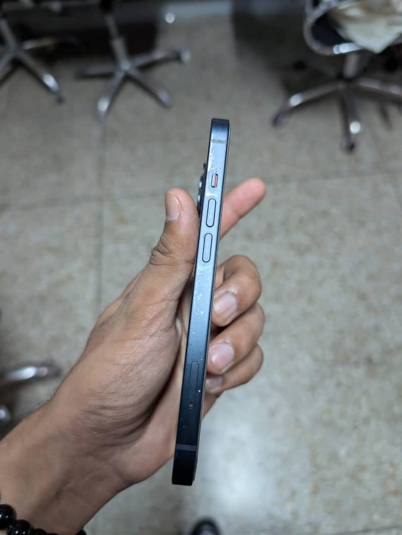 Apple iPhone 13 3