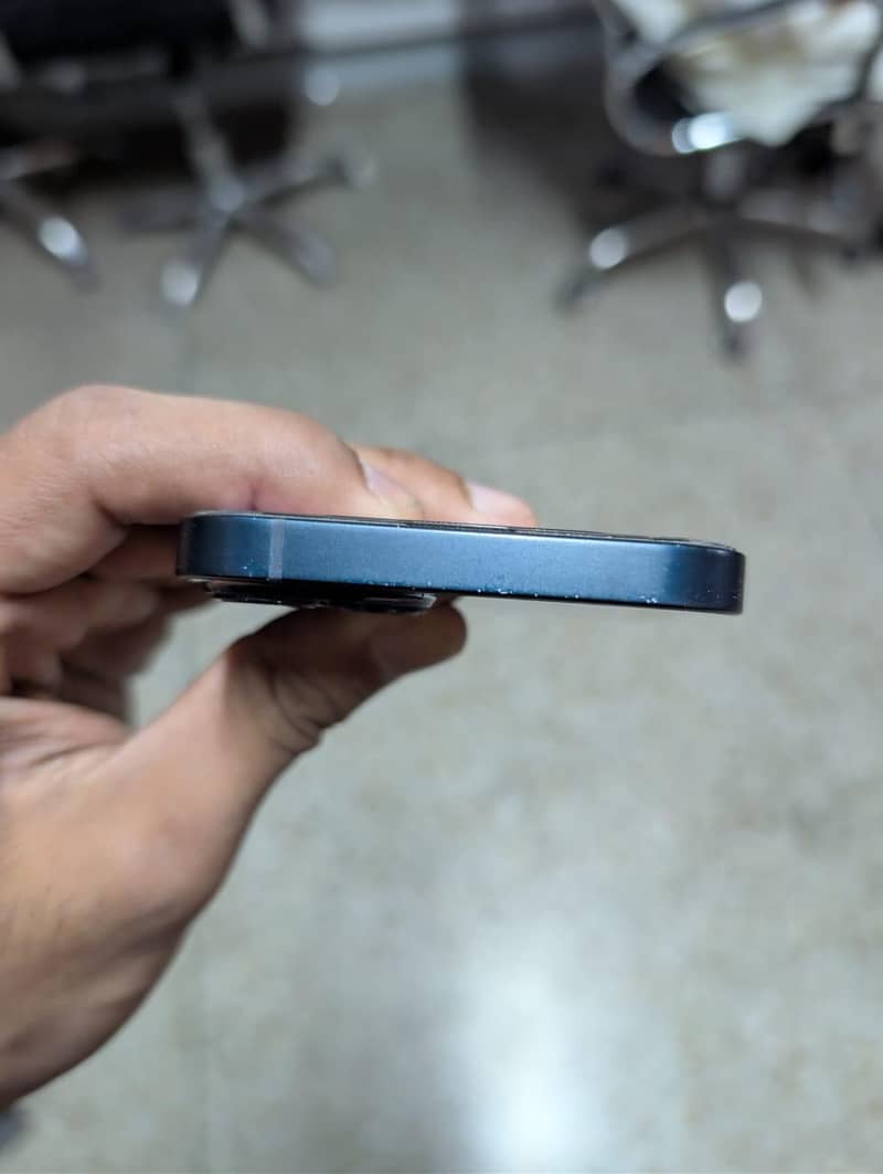 Apple iPhone 13 4