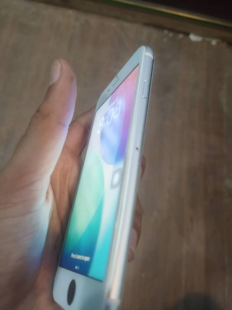 SE Iphone 2