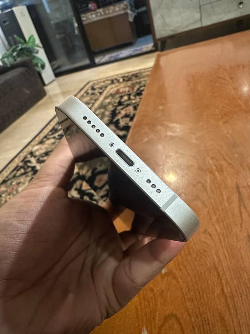 Apple iPhone 14 4