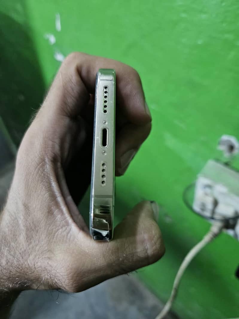 Apple iPhone 14 Pro Max 0