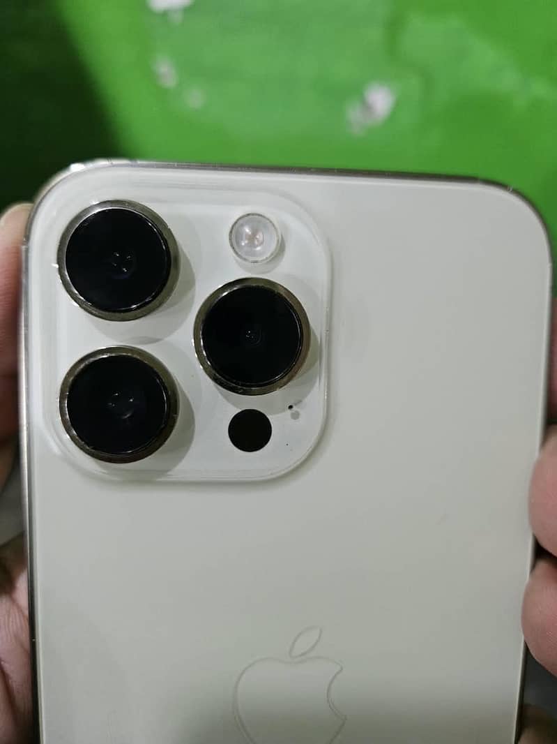 Apple iPhone 14 Pro Max 9