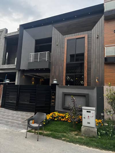 5 Marla Elegant House For Sale In Park View City Lahore