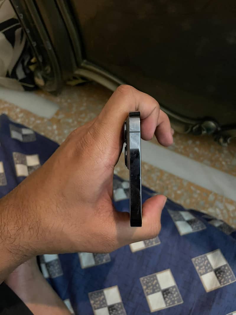 Apple iPhone 13 Pro Max 2