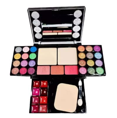 Best Gift Makeup Kit for Professionals and Bridals