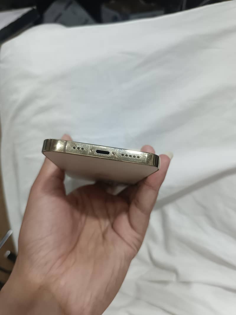 Apple iPhone 12pro 4