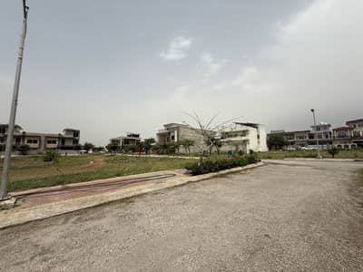 F-17 MPCHS SIZE 40*80 60 FEET ROAD 1600 SERIES PLOT FOR SALE ON GOOD LOCATION FIRST COME FIRST AVAIL THIS BIG OPERTUINTY