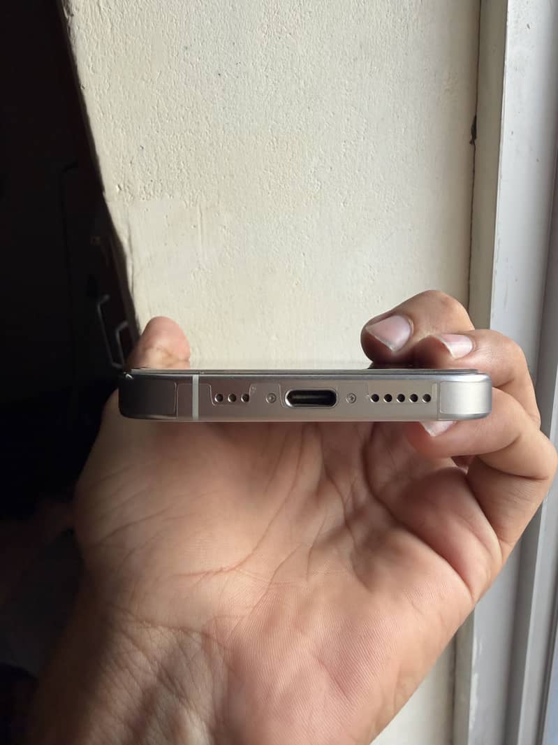 Apple iPhone 15 Pro 4