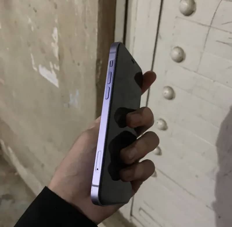 Apple iPhone 12 3