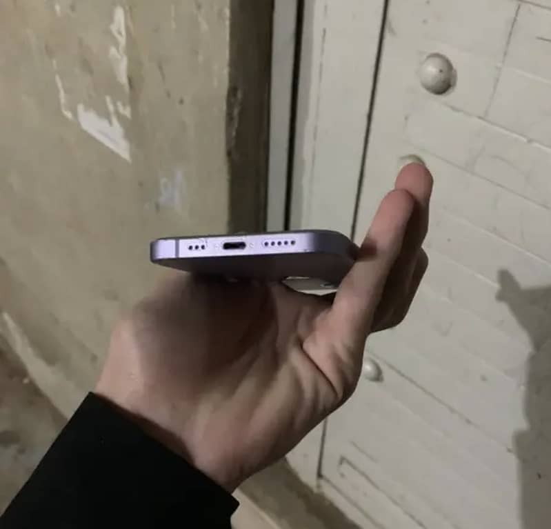 Apple iPhone 12 4