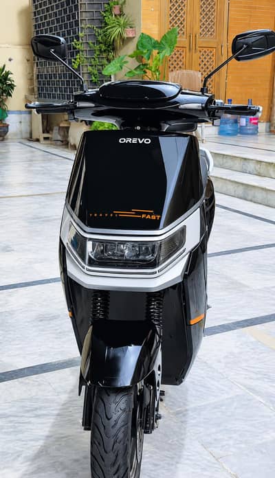 Orevo B2 Electric Scooty