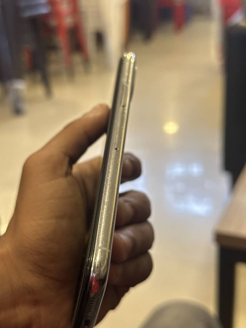 Apple iPhone X 3