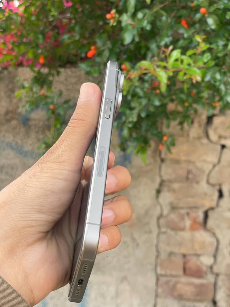 Apple iPhone 15 Pro Max 5