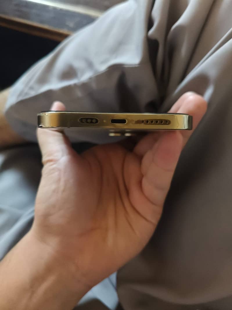 Apple iPhone 12 Pro Max 4