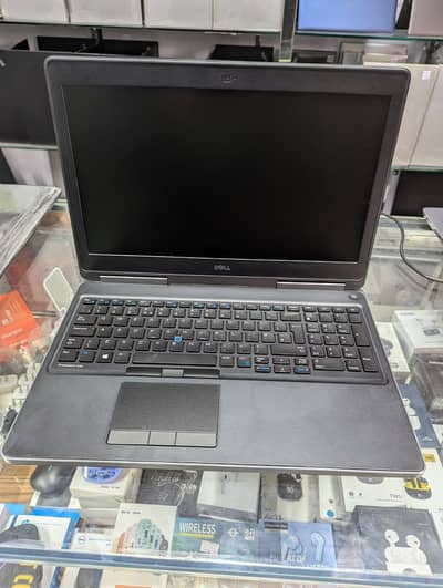 Dell Precision 7520 | Core i7-7th Gen | 16/256 | 4 GB Graphics card