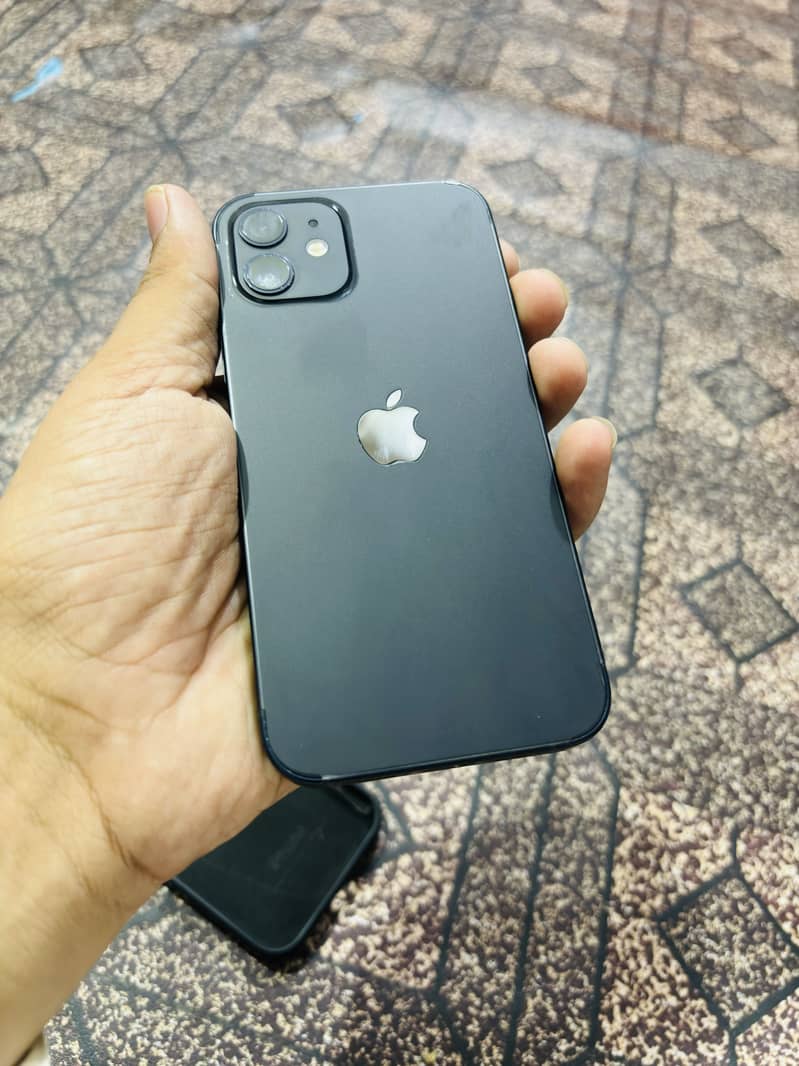 Apple iPhone 12 4