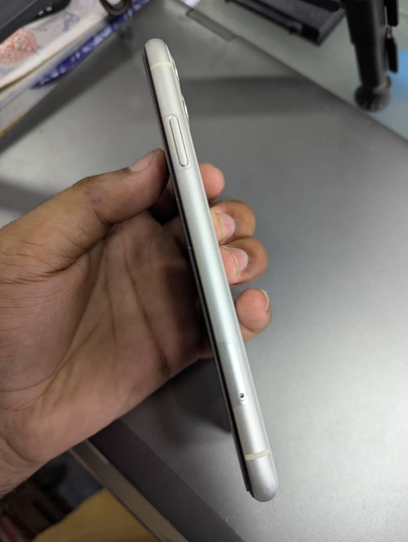 Apple iPhone 11 1