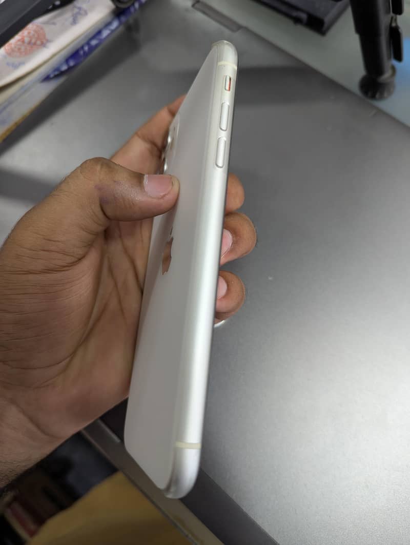 Apple iPhone 11 3