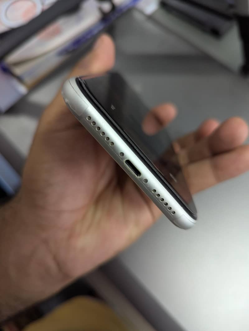 Apple iPhone 11 6