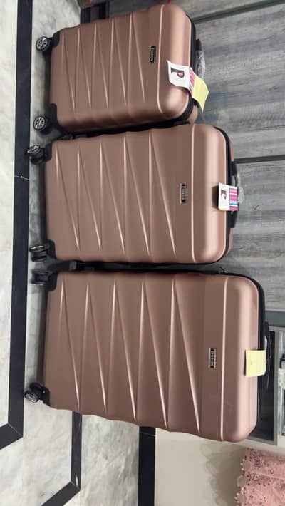 branded original 3 piece set suitcase just in 22500,actual price 40k