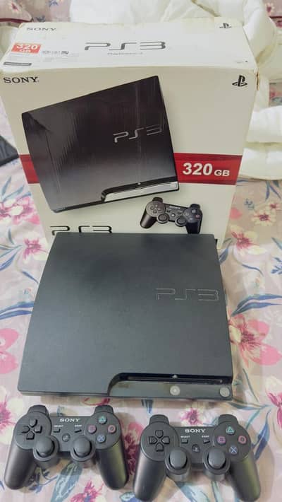 ps3 hy bilkul new hy koi msla ni hy sath 2 controller hy box b hy