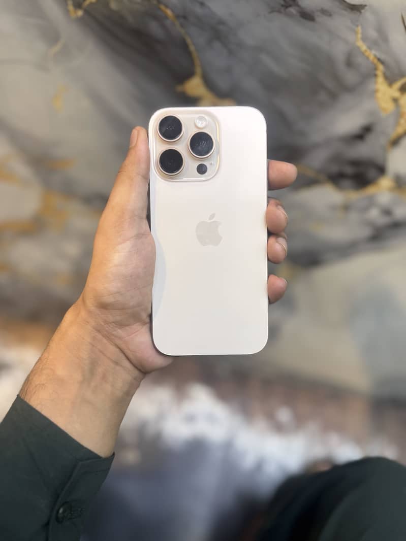 Apple iPhone 16 Pro 1