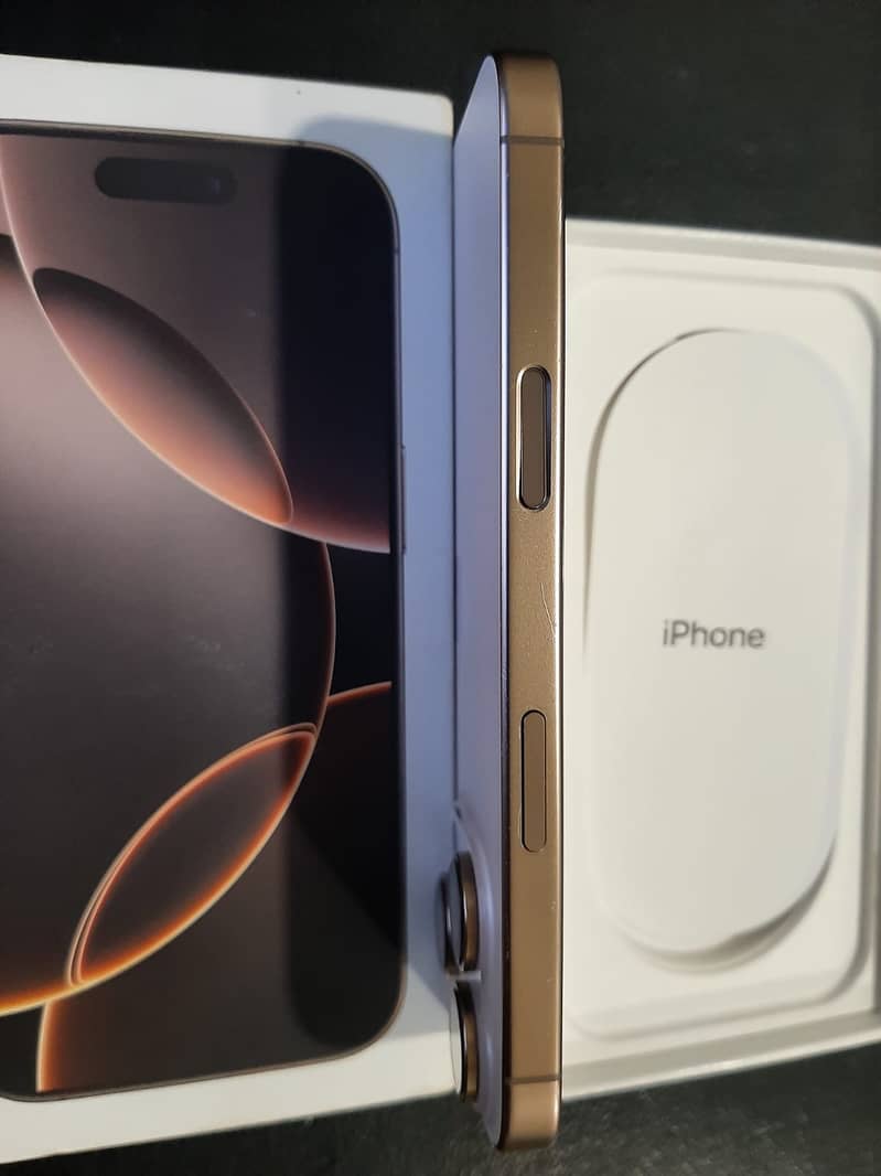 Apple iPhone 16 Pro 0