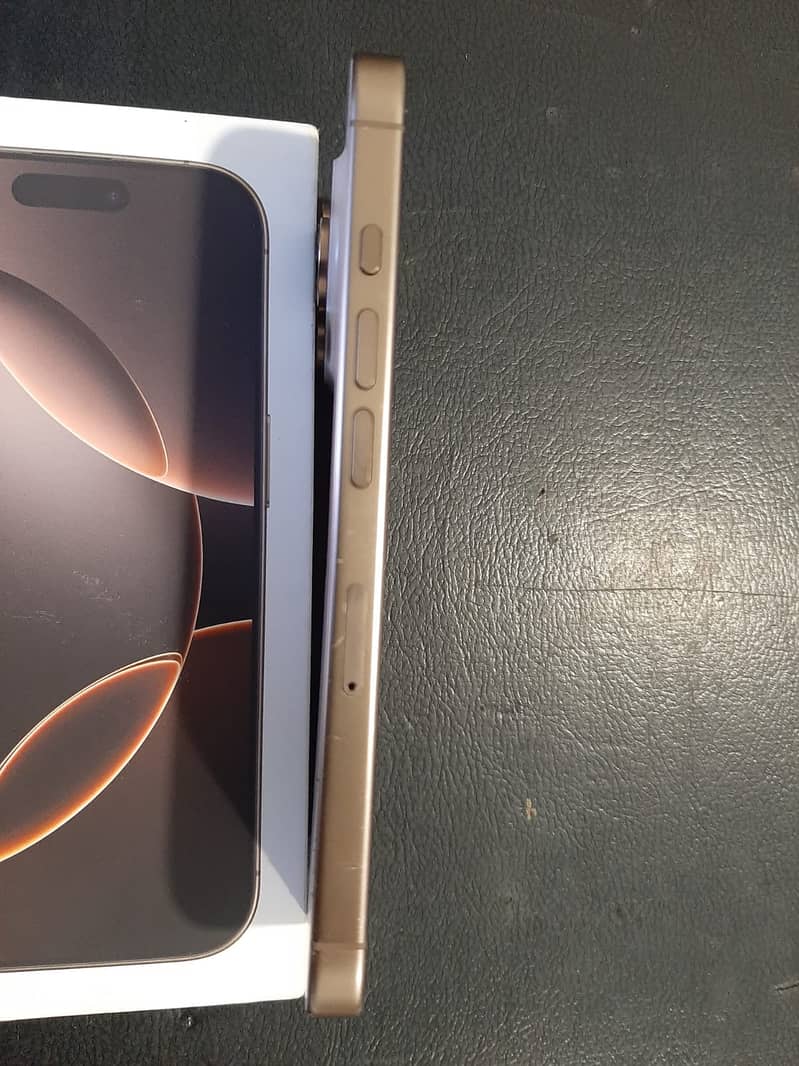 Apple iPhone 16 Pro 3