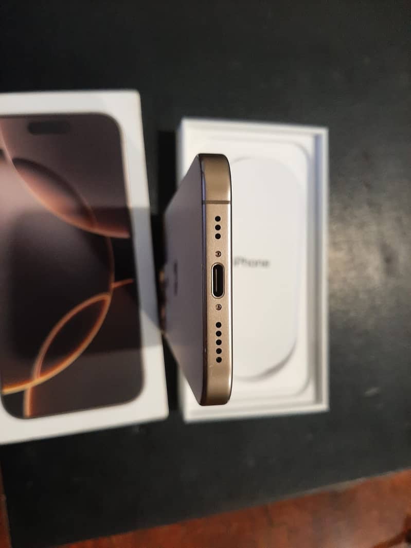 Apple iPhone 16 Pro 4