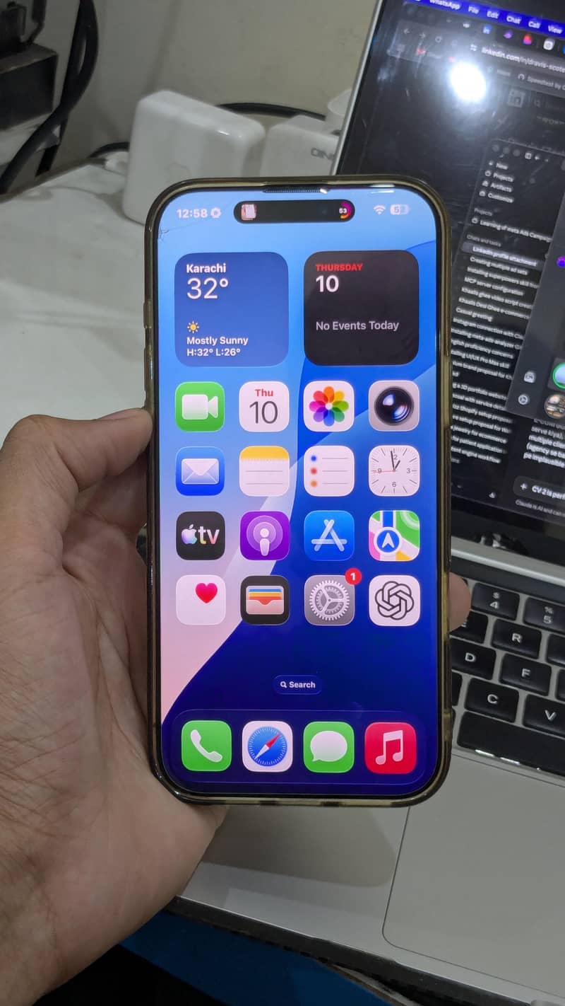 Apple iPhone 16 Pro Max 0