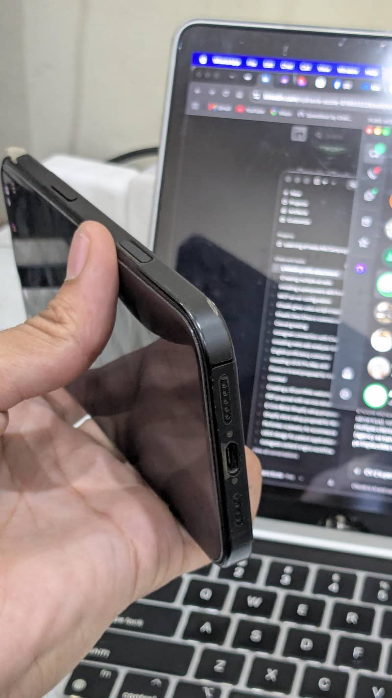 Apple iPhone 16 Pro Max 5